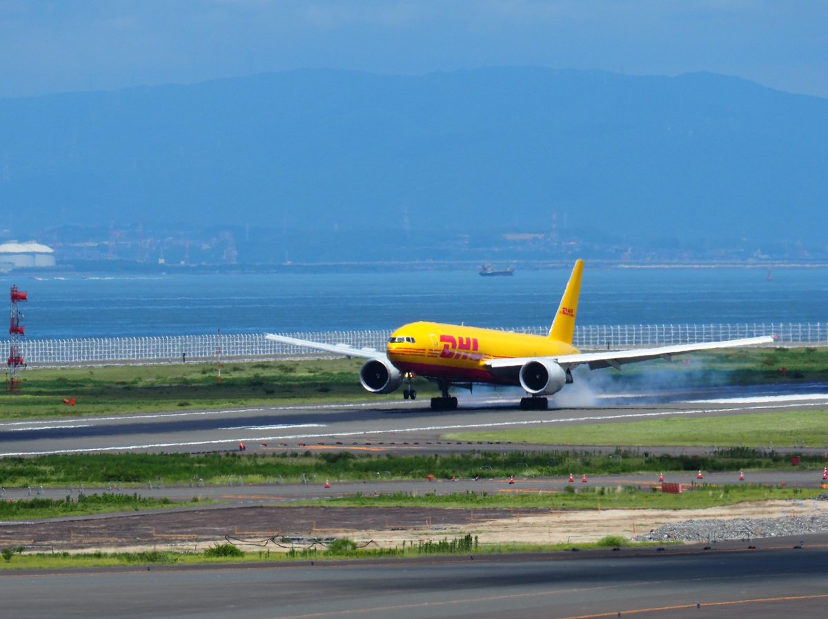 618kotsuka's tweet photo. セントレア空港で飛行機✈️を撮ってみた📷️
流し撮りに初挑戦・・・上手く表現出来ずムズイ💦

#撮って出し　#流し撮り　#セントレア　#航空機 https://t.co/8ZiAxdrezR