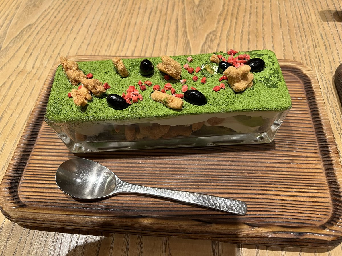 ame8desu's tweet image. 庭園パフェおいしかった〜〜