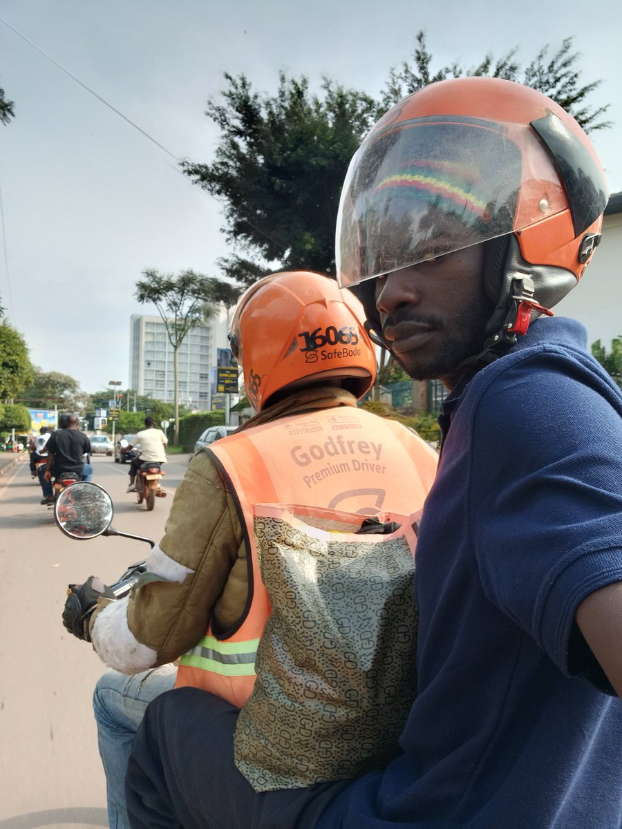 markowor's tweet photo. Beautiful view of Nakasero route, safety &amp; helmet vibes 😉. Gyokeres in the building 😜😆. #PostiveVibes #YambalaHelmetYo Ride safe with @SafeBoda #SafteBodaAt10 https://t.co/b2t8s1qK5N