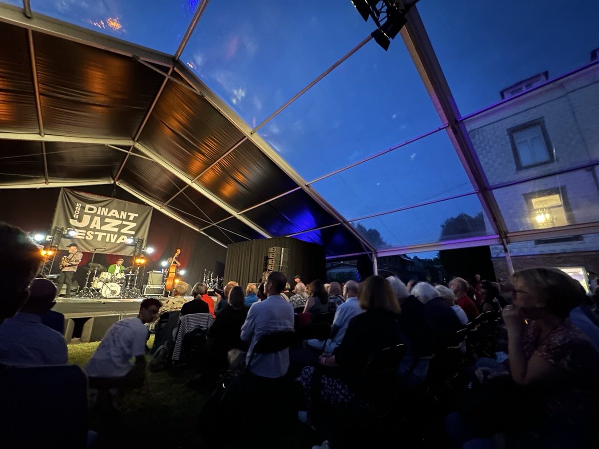 DBoBruessel's tweet image. 🎺 Grandiose: #Dinant #Jazz Festival 2025! Cadre spectac., belles sonorités, musiciens virtuoses. Là aussi: Le trompettiste de jazz 🇩🇪 #TillBrönner a enthousiasmé tous les amateurs de jazz, moi compris. En 2025, l’Ambass. d’🇩🇪 à BXL est pr la 1e foix partenaire du Dinant Jazz.