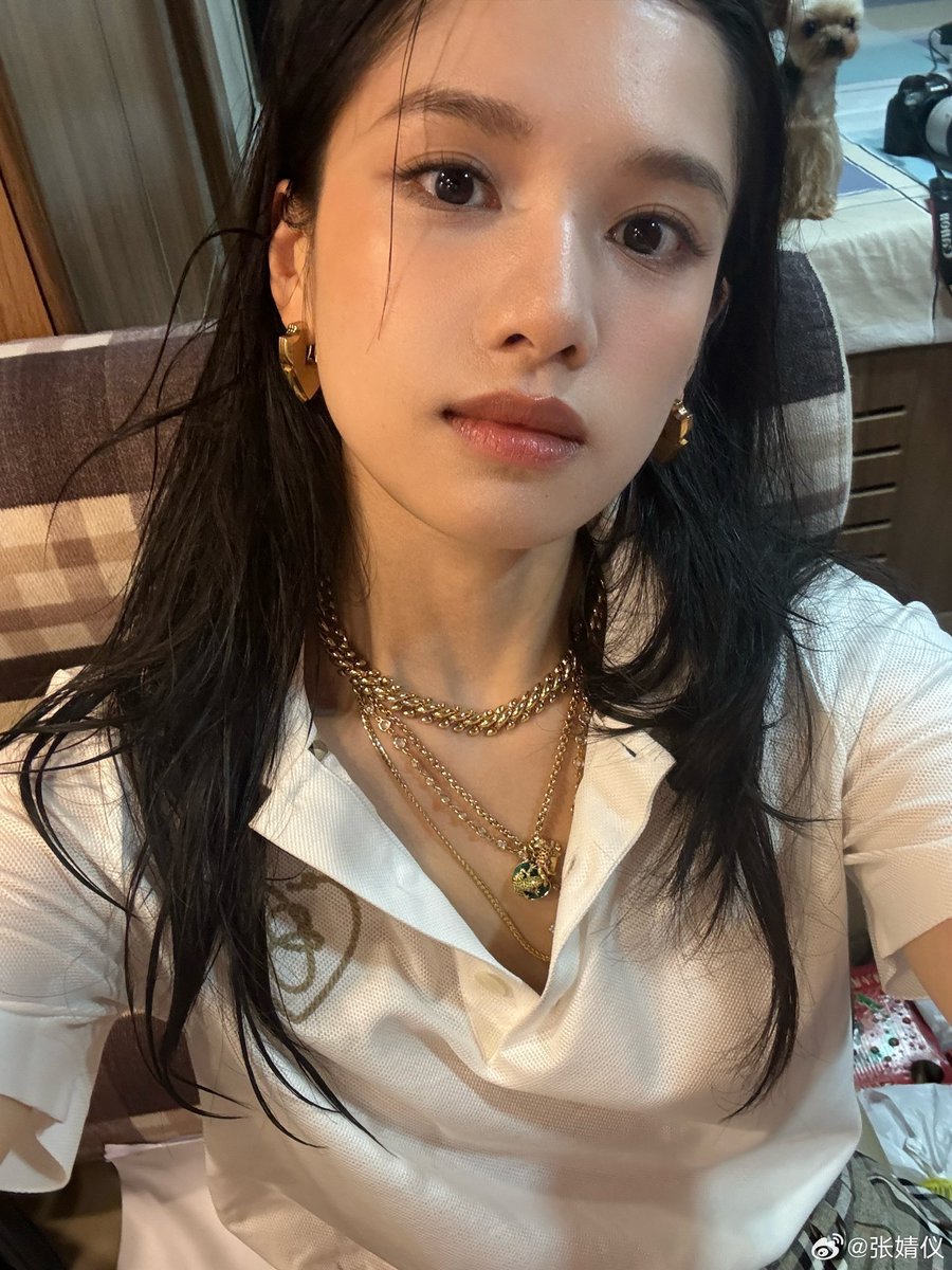 w_ndxr's tweet image. 250727 장정의 웨이보

더워더워더워, 진짜 덥다, 아아아 🫠

#张婧仪 #ZhangJingyi #จางจิ้งอี๋