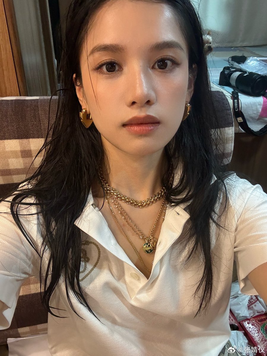 w_ndxr's tweet image. 250727 장정의 웨이보

더워더워더워, 진짜 덥다, 아아아 🫠

#张婧仪 #ZhangJingyi #จางจิ้งอี๋