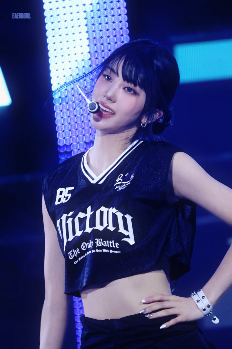 baedindol29's tweet photo. 250726   SBS 가요대전 

#코코 #KOKO #ココ 
#이즈나 #IZNA https://t.co/ldmrGelMTP