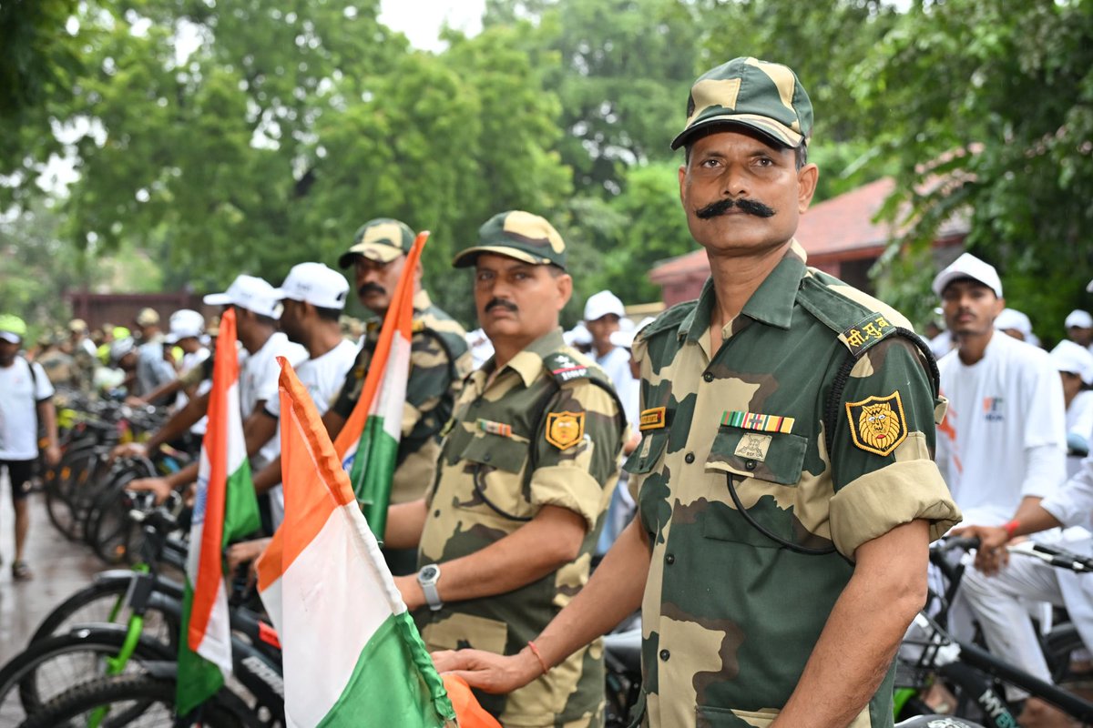 SAI_Gandhinagar's tweet photo. 🇮🇳 Sundays On Cycle | Honouring Kargil Vijay Diwas 🚴‍♂️

💫 On Kargil Vijay Diwas, Hon'ble Union Minister Dr. Mansukh Mandaviya led a special Sundays On Cycle edition from Sabarmati Ashram to Gujarat Vidyapith in Ahmedabad, paying heartfelt tribute to our Kargil heroes. 🇮🇳🚴‍♂️ https://t.co/ZBwfmt9UHm