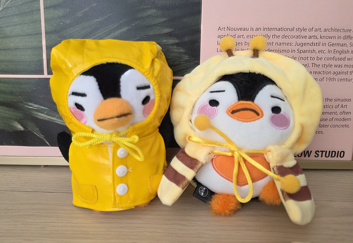 ijh_itnara's tweet image. 다이소 신상 쓸어와서 입혀봄!
우비랑 꿀벌은 좀 애매한데 과일모자랑 아이스크림 모자가 꽤괜