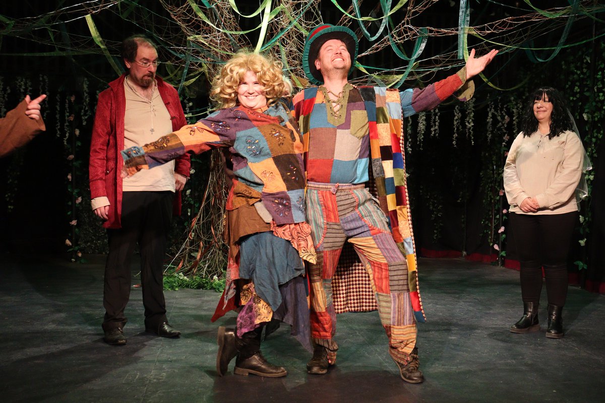 UnboundTheatre's tweet image. We're hitting the road! 'As You Like It' begins its tour with a SOLD OUT matinee at @WycombeMuseum.
(Yes, we'll be finished well before the football starts)
Full tour dates: unboundtheatre.co.uk/bucks-shakespe…
#TellGreatStories #BucksShakespeareFest