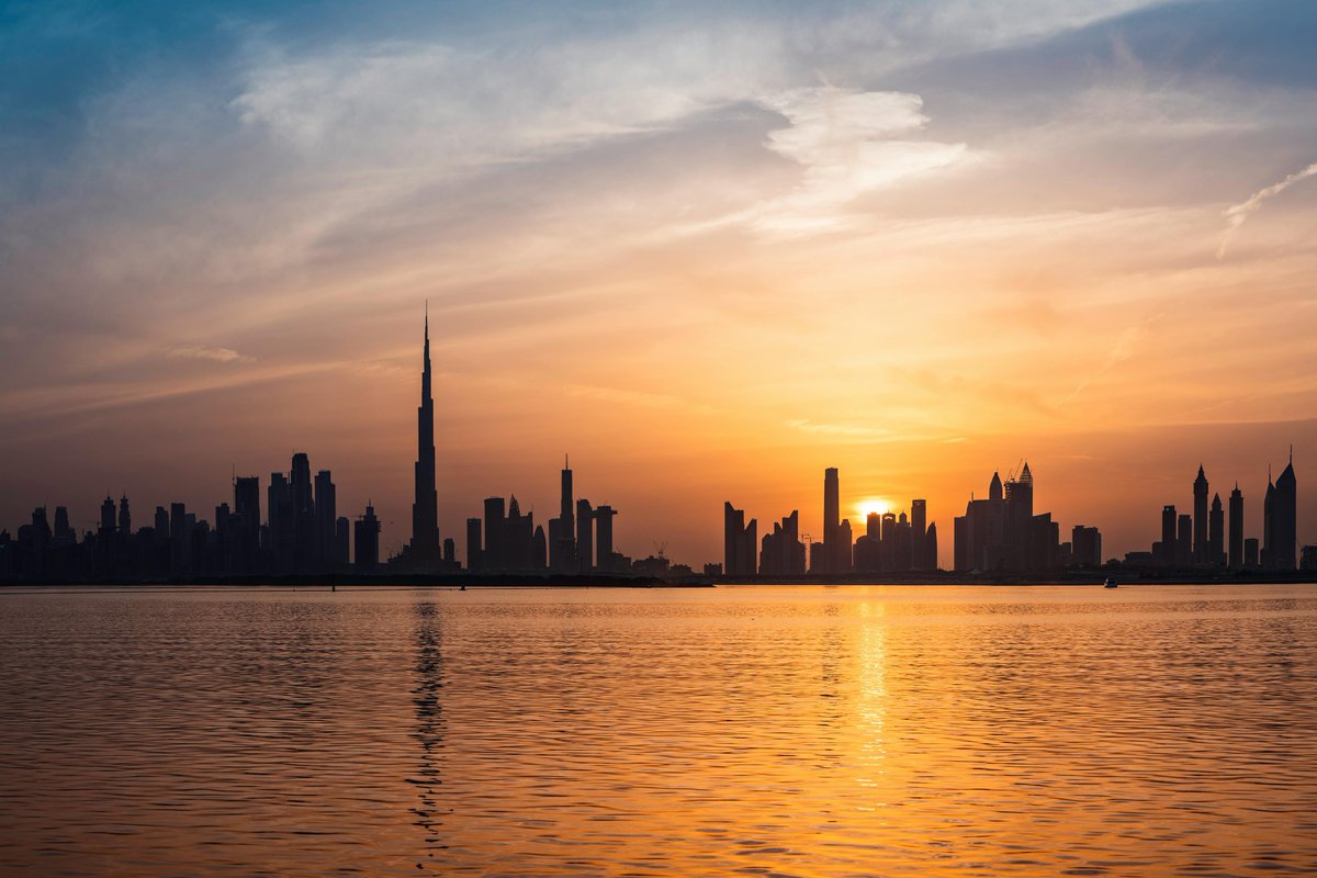 Azen_Vibes's tweet image. Golden Hour, Dubai, United Arab Emirates