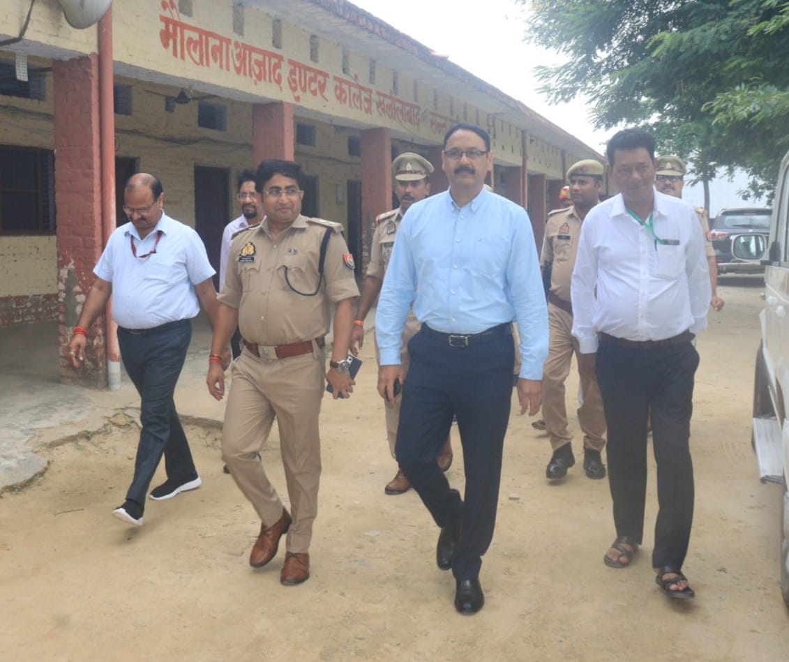 DistrictSant's tweet image. जिलाधिकारी @DistrictSant व पुलिस अधीक्षक @santkabirnagpol द्वारा संयुक्त रुप से आज जनपद में उ0प्र0 लोक सेवा आयोग, प्रयागराज द्वारा आयोजित समीक्षा अधिकारी / सहायक समीक्षा अधिकारी परीक्षा संचालन के दौरान विभिन्न परीक्षा केन्द्रों का निरीक्षण किया गया। तथा सम्बन्धित को आवश्यक दिशा…