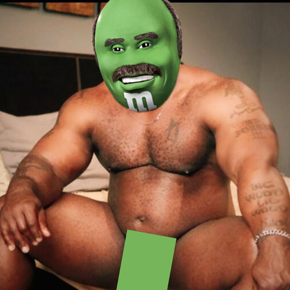 Any thic thugz out there that like it green? Hmu