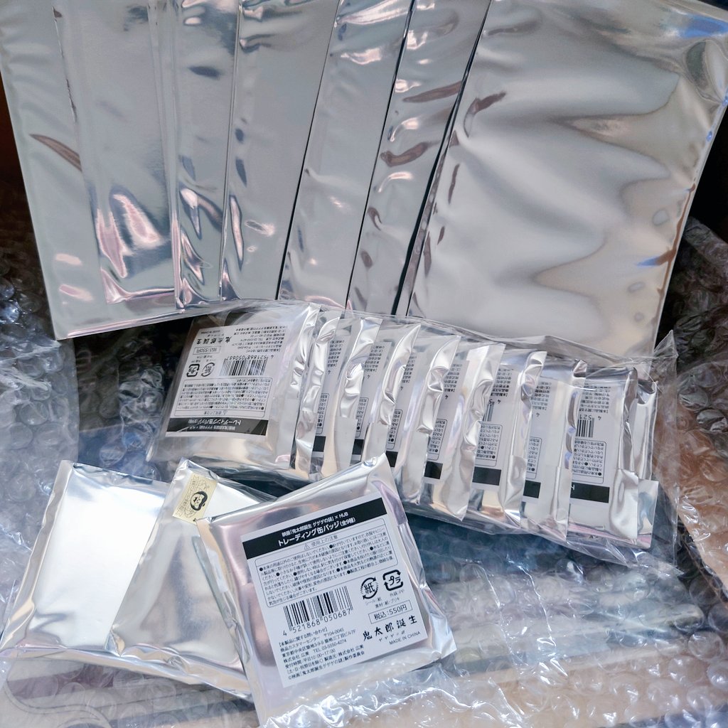 misui_da's tweet image. HUBコラボ行って品切れだったスカーフとかエコバッグ達と共に、夫婦一緒のランダムグッズを引けなかった後悔が届きました。入ってるといいな