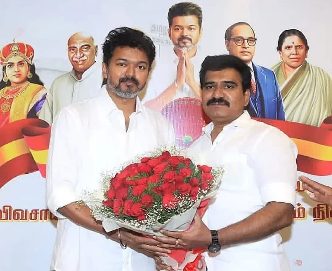 Loyola Mani (@loyolamani) on Twitter photo நம் தமிழக வெற்றிக் கழகத்தின் துணைப் பொதுச் செயலாளர் வழக்கறிஞர் மதிப்பிற்குரிய அண்ணன் திரு. <a href="/CTR_Nirmalkumar/">CTR.Nirmalkumar</a> அவர்களுக்கு பிறந்தநாள் வாழ்த்துகள்.
வாழ்க வளமுடன் அண்ணா 🎂🙏 நம் தமிழக வெற்றிக் கழகத்தின் துணைப் பொதுச் செயலாளர் வழக்கறிஞர் மதிப்பிற்குரிய அண்ணன் திரு. <a href="/CTR_Nirmalkumar/">CTR.Nirmalkumar</a> அவர்களுக்கு பிறந்தநாள் வாழ்த்துகள்.
வாழ்க வளமுடன் அண்ணா 🎂🙏