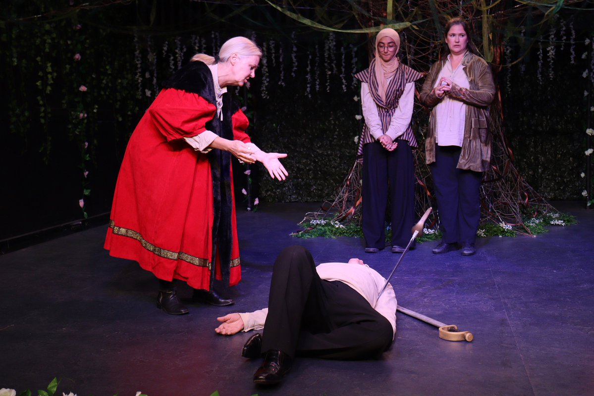 UnboundTheatre's tweet image. We're hitting the road! 'As You Like It' begins its tour with a SOLD OUT matinee at @WycombeMuseum.
(Yes, we'll be finished well before the football starts)
Full tour dates: unboundtheatre.co.uk/bucks-shakespe…
#TellGreatStories #BucksShakespeareFest