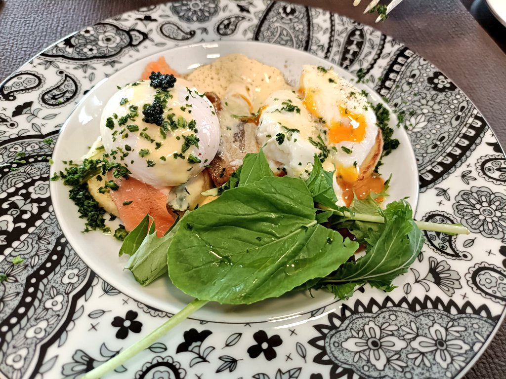 nyannole's tweet photo. 蝦夷鹿肉のラグーパスタとエッグベネディクト🦌🥚
大変美味しゅうございました🍽️
朝から夜まで通し営業なので遅めのランチができて有り難い😺
次はフレンチトーストも良いな🍞
#HOUSEH　#赤レンガ　#consadole #パートナー https://t.co/cwmfbNPzMm