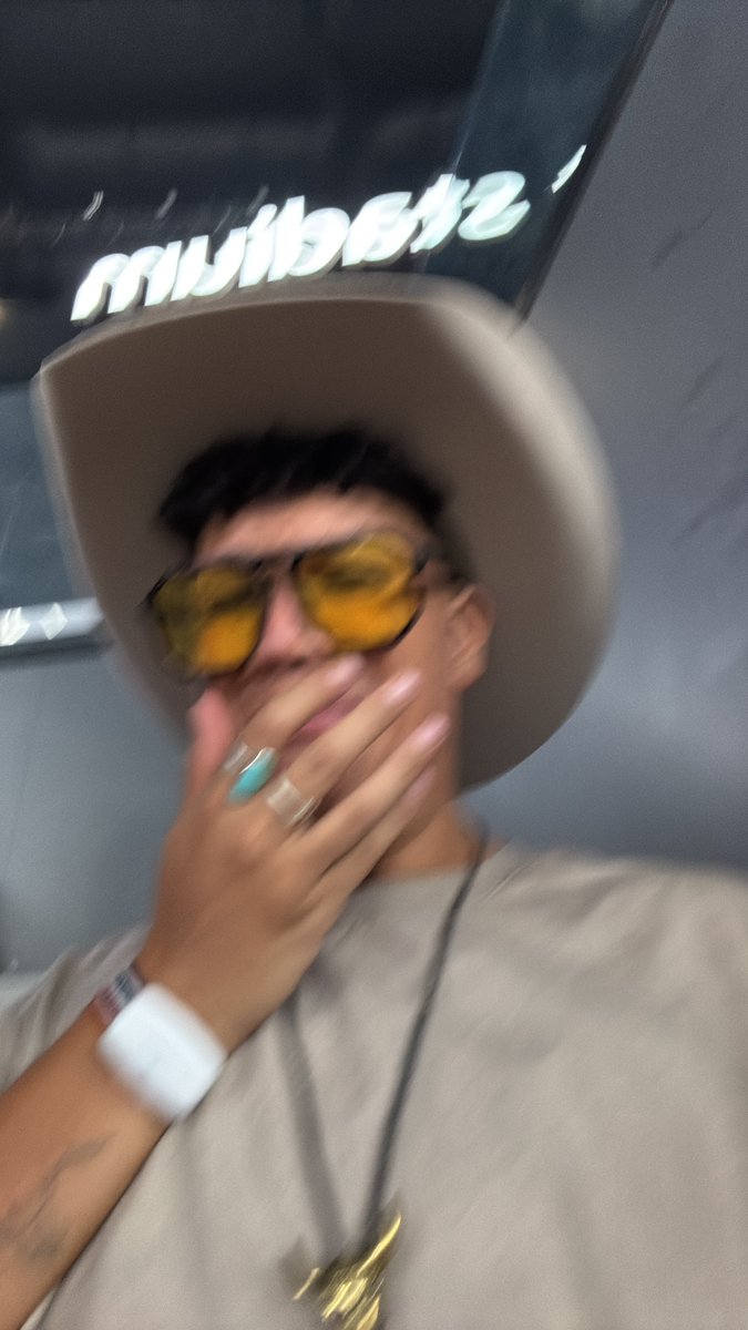 SHABOOZEY??? 
JAY-Z???? 
DRUNK IN LOVE???
PARTITION??? 
DESTINY’S CHILD??? 
MUTE CHALLENGE??? 
BEST FUCKING SHOW OF MY LIFE!!!!!!!!!!!!