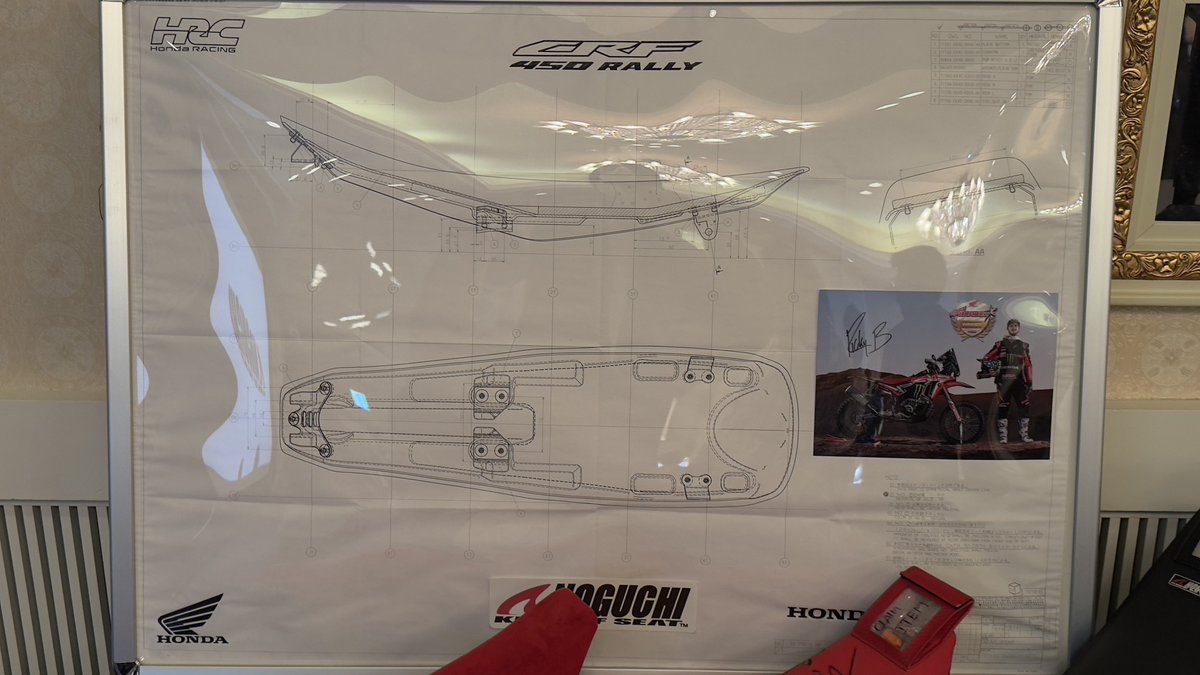 Off1_jp's tweet image. ダカールラリーのHRCファクトリーにも愛用されてきた野口シート(野口装美) 故・野口英一さんのお別れ会が本日名古屋市内のホテルで執り行われ、多くの関係者が故人を偲びました。会場は温かい拍手と、野口さんとの思い出を語る声に包まれ、彼の偉大な足跡を感じさせる会となりました。…