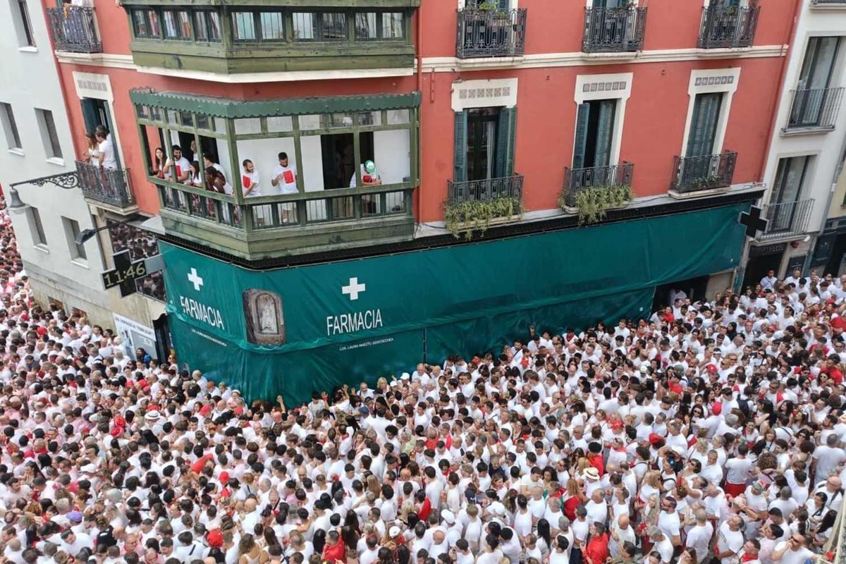 Farmacia Maeztu y cómo ser el salón de plenos del Ayuntamiento de Pamplona diariomedico.com/farmacia/comun…