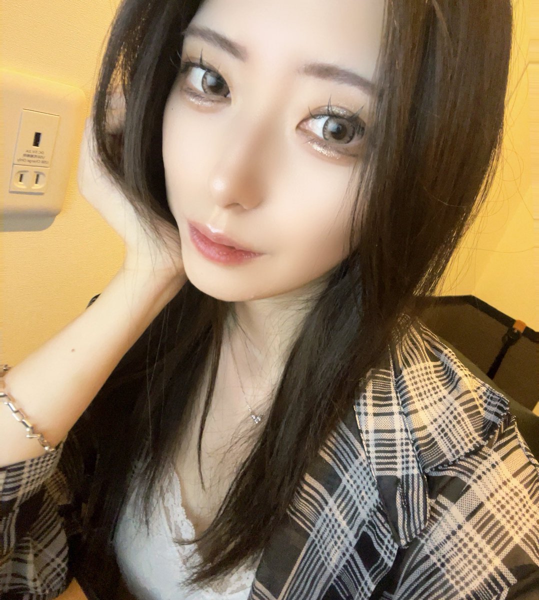 i_ntOxO's tweet image. ええ女〜なメイクしてみた🥸