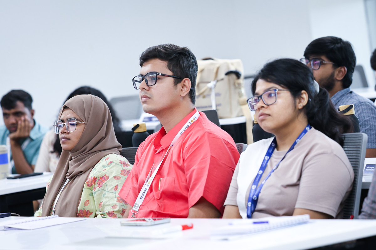 ChanakyaUni's tweet image. Apurv Mishra, Consultant to the PM’s Economic Advisory Council, unpacked India’s energy governance at the Indo-European Summer Academy 2025. From RTIs to institutional reform, he mapped how climate goals, law, and federal politics collide in shaping our energy future.
