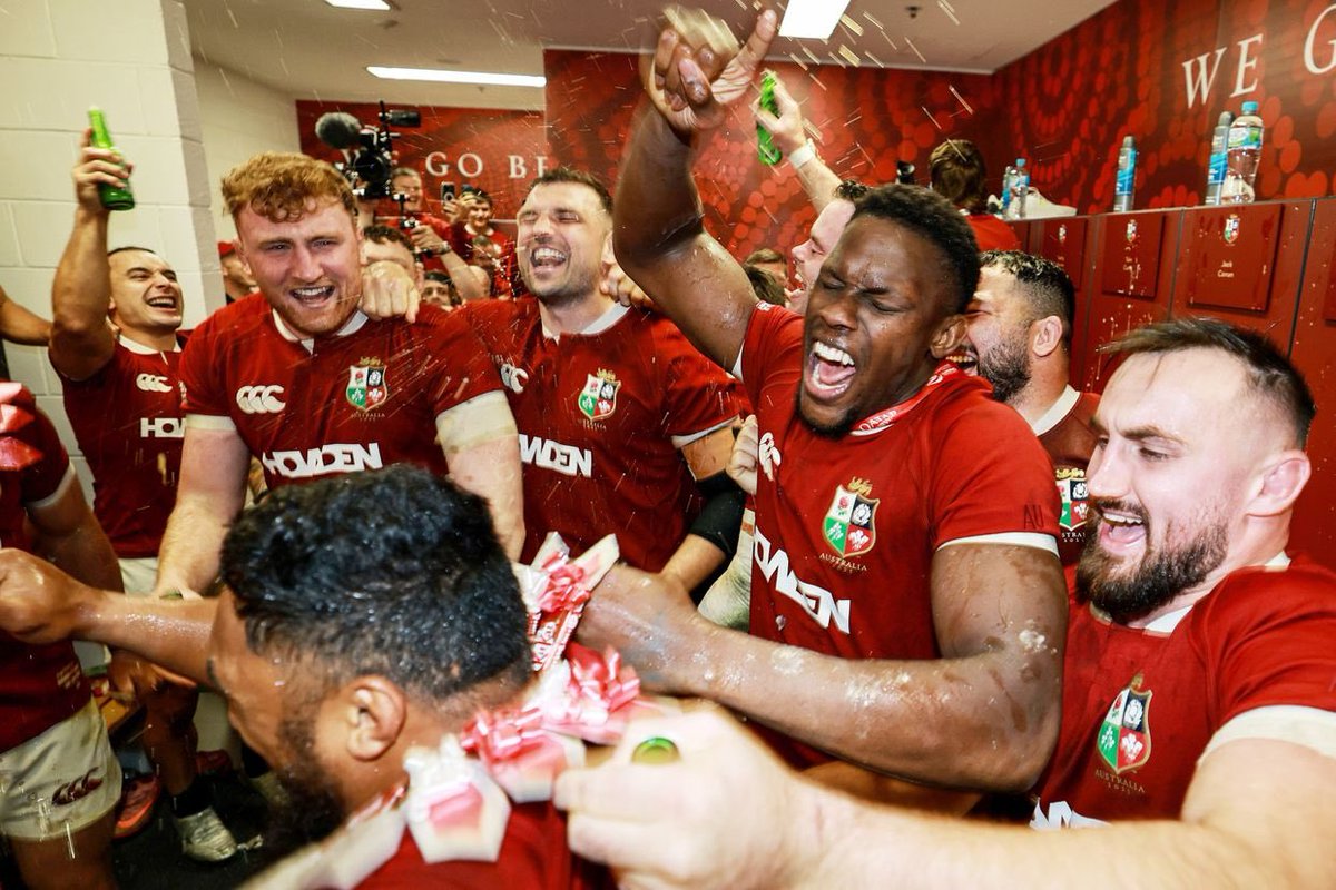 Engrugger's tweet image. Courageous Lions take their place in history after last-minute try. thetimes.com/article/75e356…