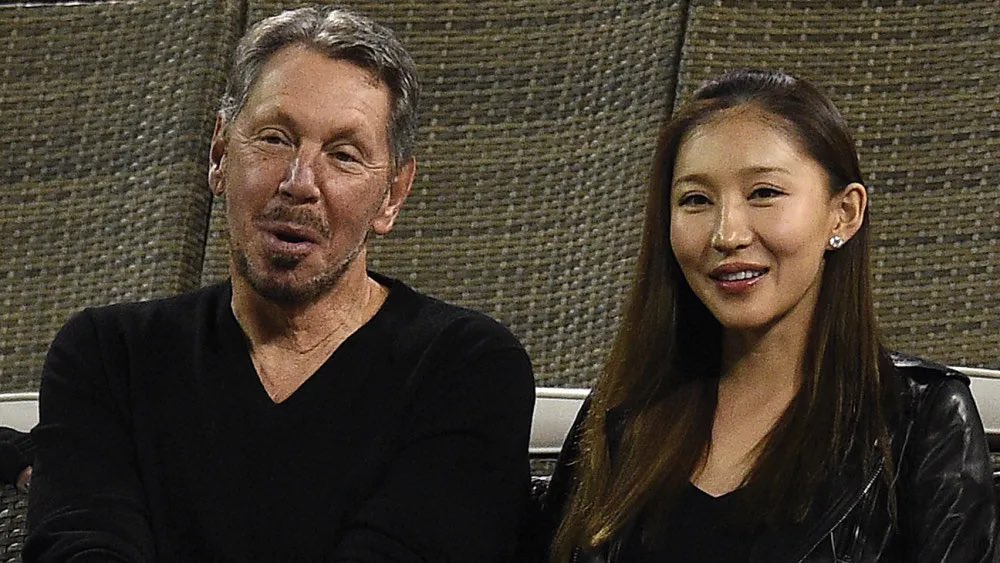 Official_DC's tweet image. Larry Ellison showed the world that Hawai’i IS for sale. 💰