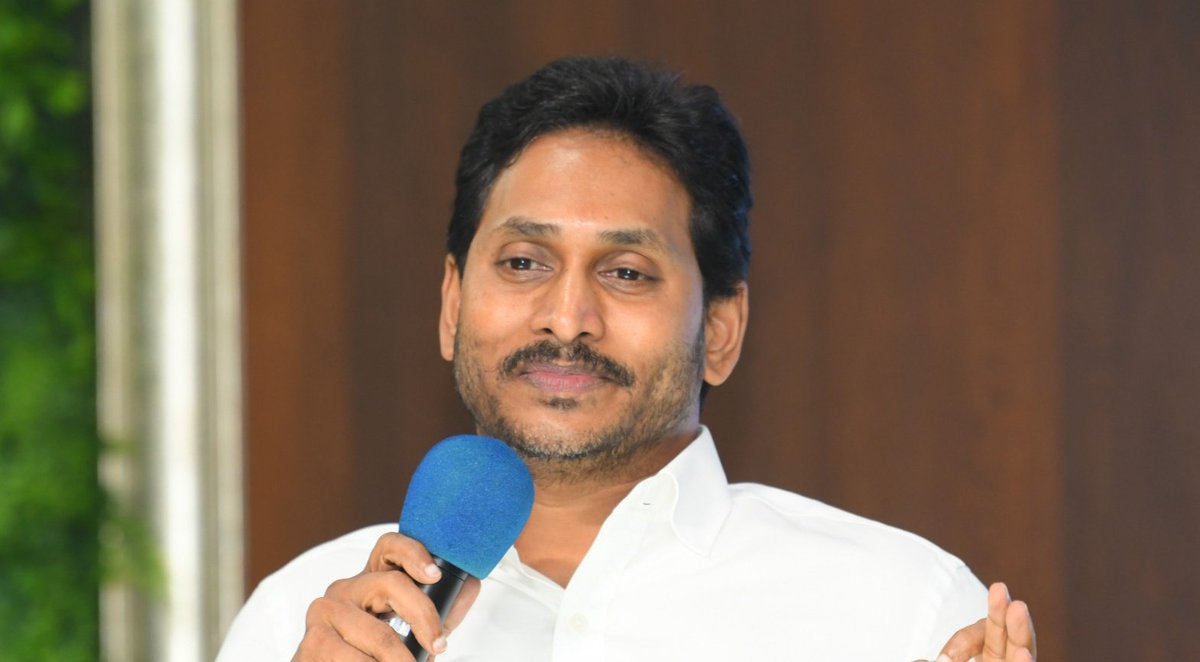 2024YCP's tweet image. బ్రేకింగ్
ఎల్లుండి YSRCP పొలిటికల్ అడ్వైజరీ కమిటీ సమావేశం
పార్టీ అధ్యక్షుడు వైఎస్ జగన్ అధ్యక్షతన పీఏసీ సమావేశం
ప్రజా సమస్యలు, పార్టీ కార్యాచరణపై చర్చించనున్న పీఏసీ
#YSJagan