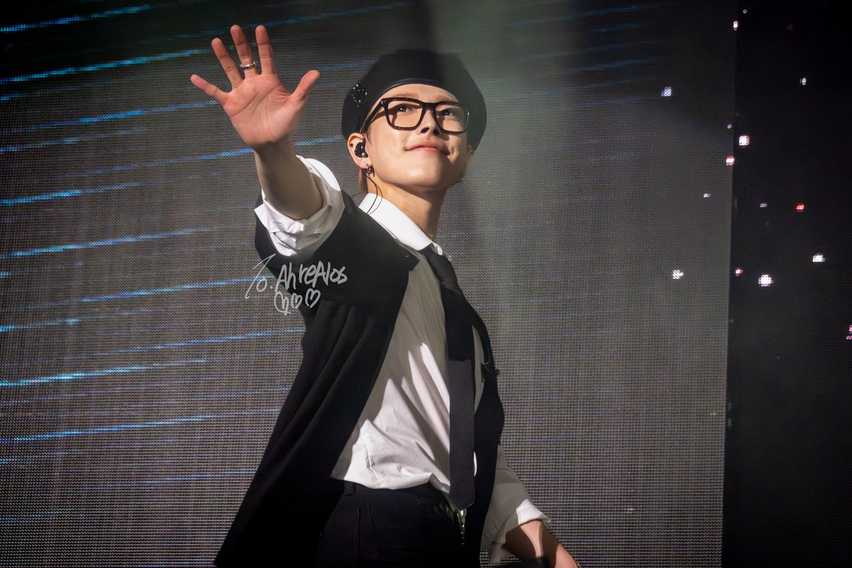 250726 - Ateez Hongjoong in Chicago for the In Your Fantasy tour

Have a good night, Captain! 
Have a good night Atiny!

#ATEEZinChicago #ATEEZInYourFantasy #hongjoong #에이티즈 #홍중