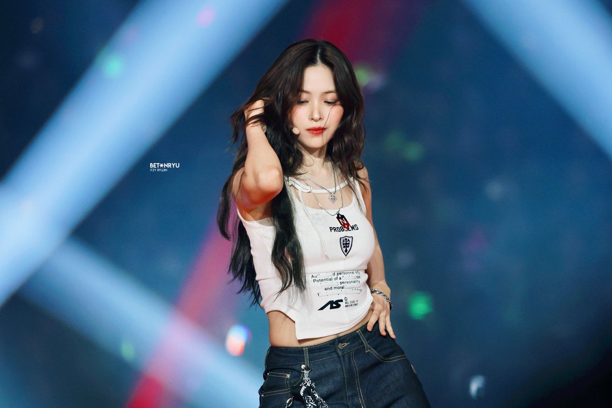 betonryu_srj's tweet image. 250726 가요대전 HQ - 빛이 나✨
#ITZY #있지 #RYUJIN #류진
@ITZYofficial