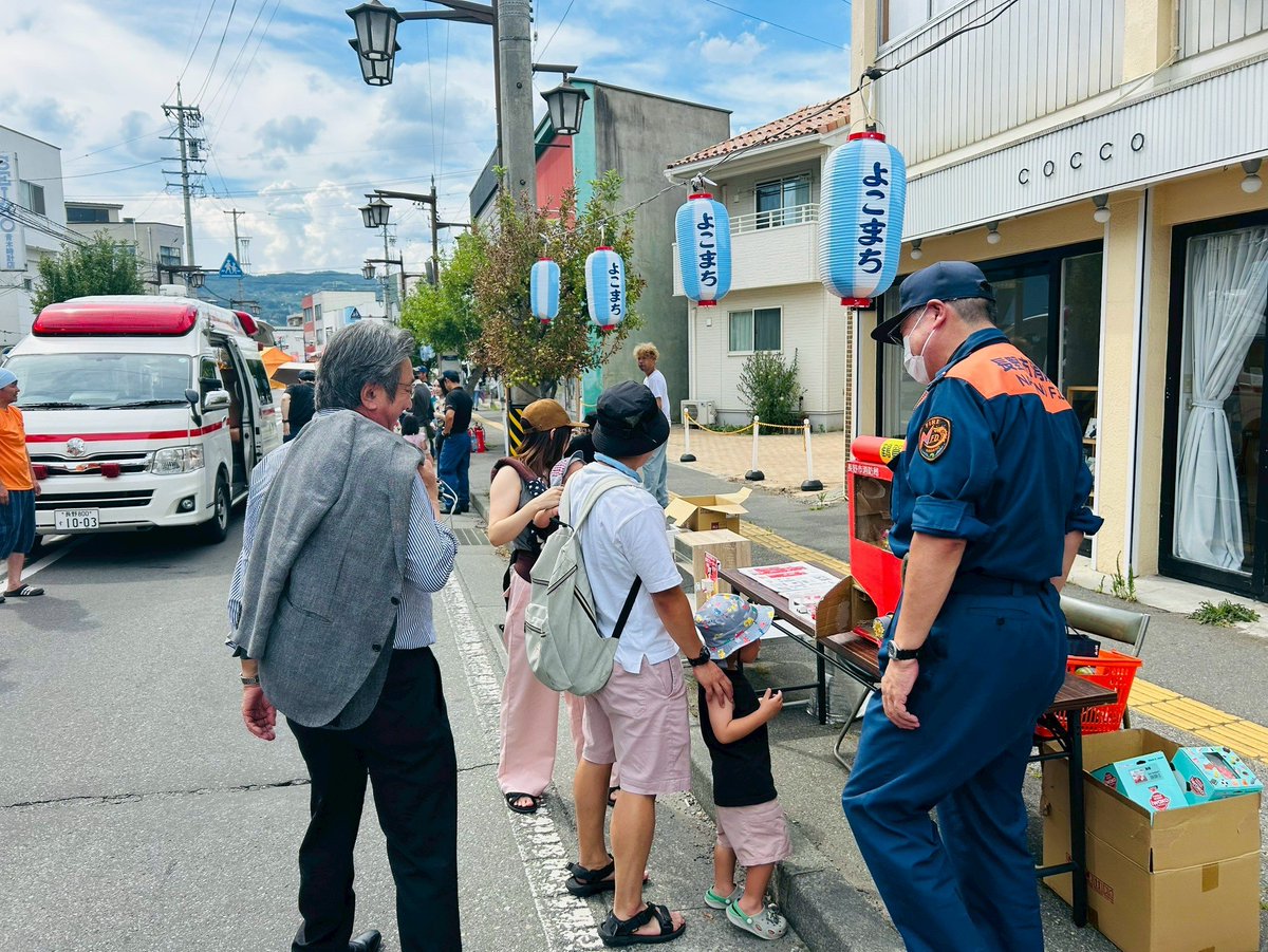 TeamSugioHideya's tweet image. 篠ノ井祇園祭がJR篠ノ井駅前の商店街を歩行者天国にして開かれています。これは重さ60キロもある獅子頭など大獅子が町内を巡回し、随所で舞や踊りを披露するもの。今日はこの後の予定があり、ハイライトの大獅子奉納の舞いは見られませんでしたが、皆さんも是非一度篠ノ井祇園祭にお越し下さい。