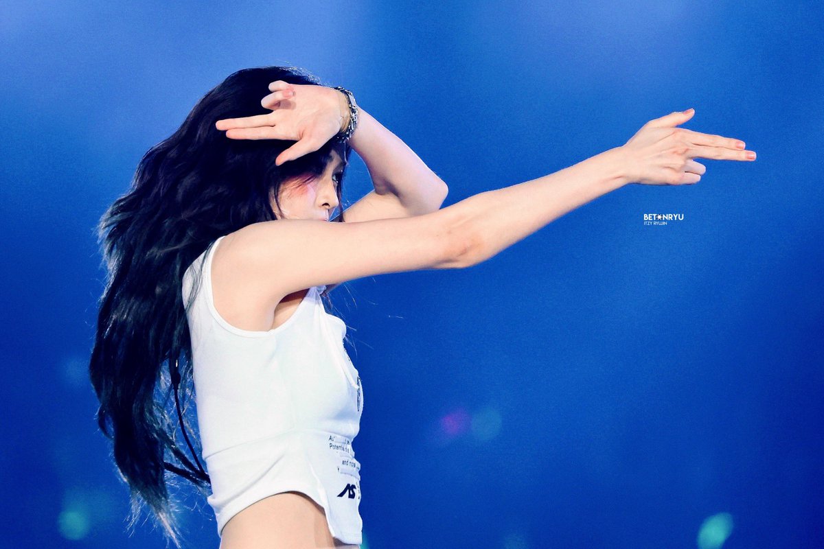 betonryu_srj's tweet image. 250726 가요대전 HQ - 클로즈업 뷰티💙
#ITZY #있지 #RYUJIN #류진
@ITZYofficial