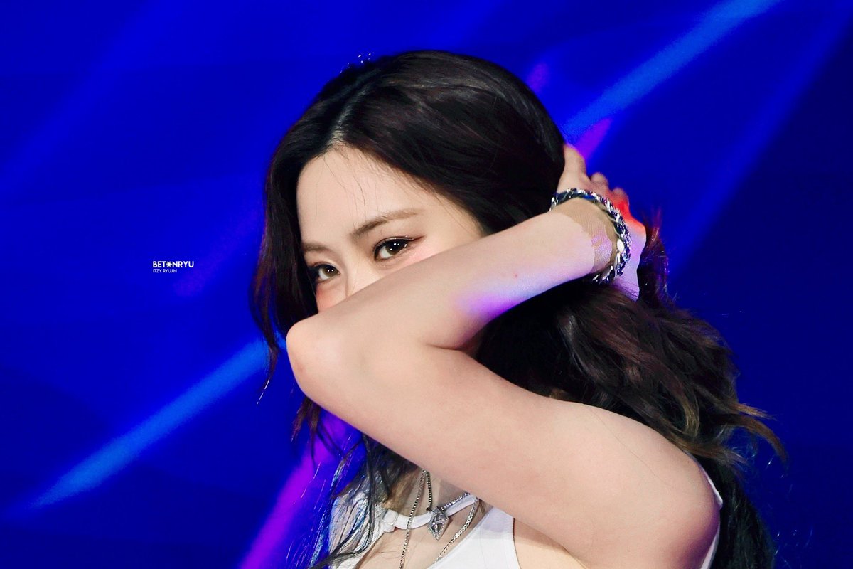 betonryu_srj's tweet image. 250726 가요대전 HQ - 클로즈업 뷰티💙
#ITZY #있지 #RYUJIN #류진
@ITZYofficial