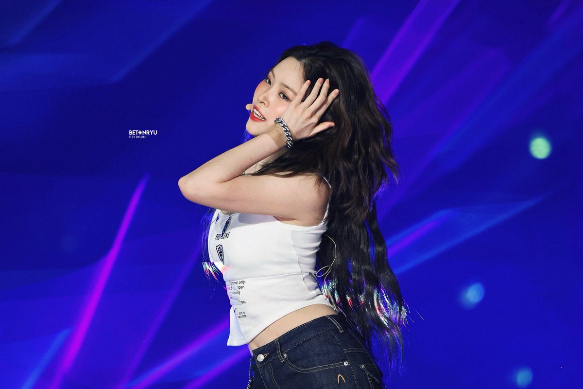 betonryu_srj's tweet image. 250726 가요대전 HQ - 클로즈업 뷰티💙
#ITZY #있지 #RYUJIN #류진
@ITZYofficial