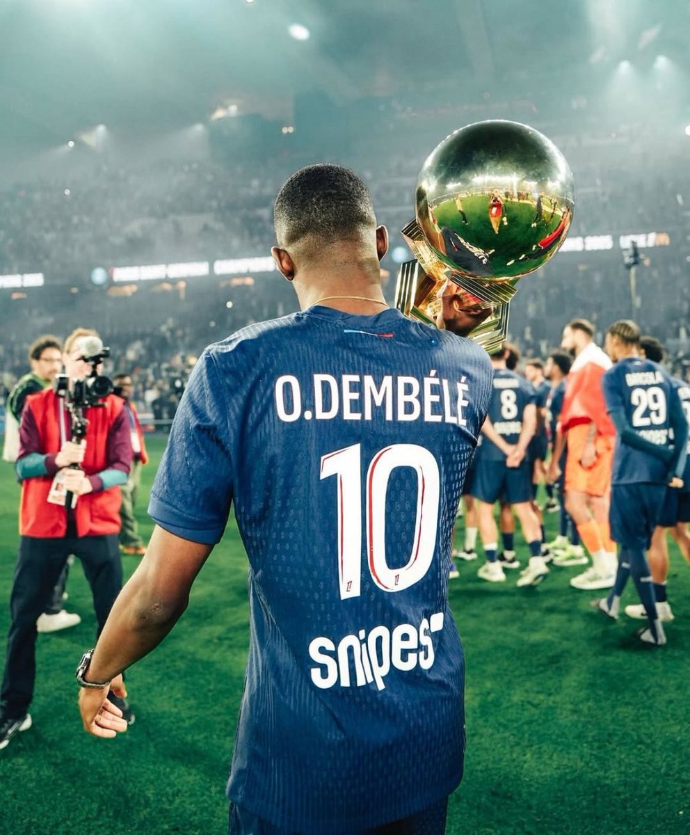 pnl4everr's tweet image. Le trophée a tellement de flow ♾️