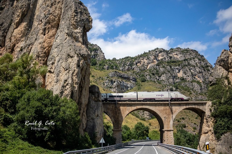 Renfe's tweet image. Buen día.
Bon dia.
Egun on.
Bo día.
#Felizdomingo
(Fotografía cortesía de Raúl G. C., @RaulGCoto. Muchas gracias, Raúl.)
