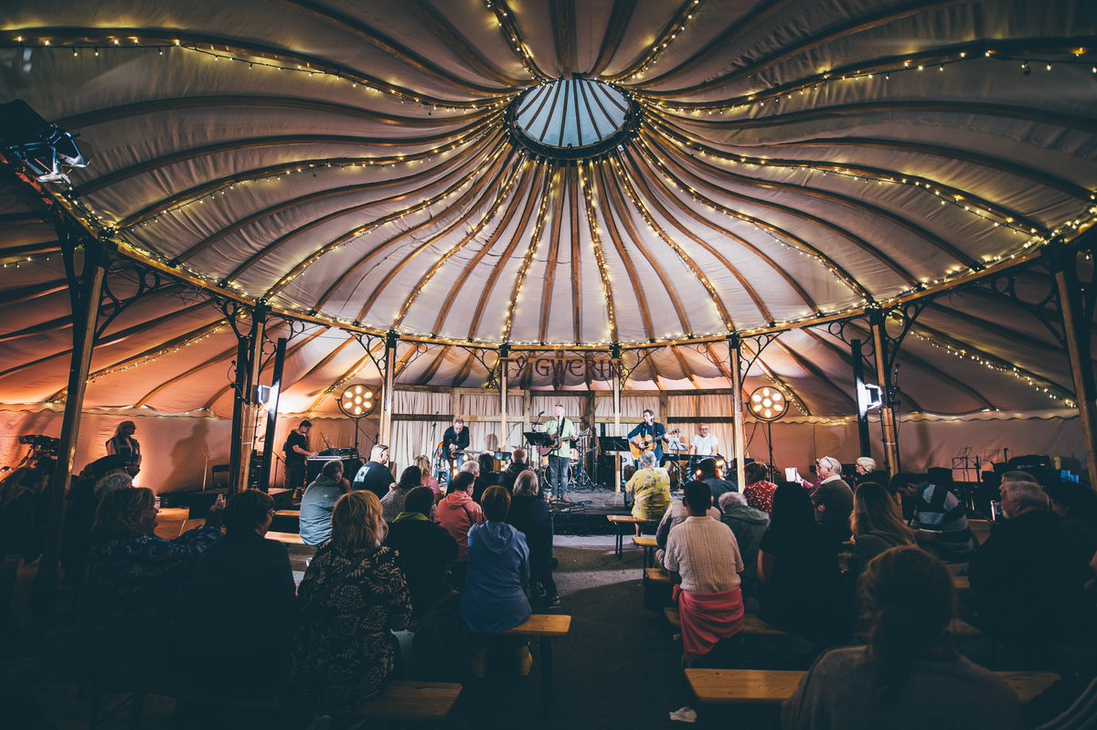 6 Chwech diwrnod tan Eisteddfod Genedlaethol Cymru

O gerddoriaeth i lenyddiaeth ac o raglen lawn o gystadlaethau i oriel gelf gyfoes flaenaf Cymru, mae rhywbeth i bawb ar Faes yr Eisteddfod. 

orlo.uk/yFDrq