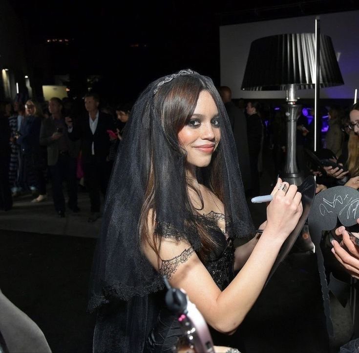 jennasvanilla's tweet image. wednesday s2 premiere in 4 days🖤 i have so many thoughts about outfit choice for the event but have absolutely no clue what will enrique’s imagination create. so exciteddd