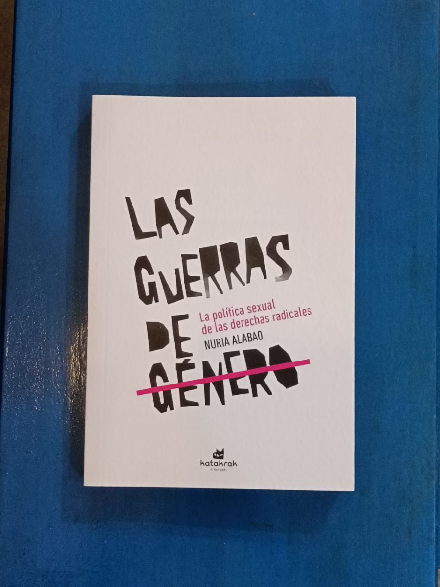 Traficantes de Sueños (@traficantes2010) on Twitter photo #LecturasdeVerano <a href="/katakrak54/">katakrak liburuak</a>
En un mundo en crisis, las guerras de género han emergido como uno de los campos de batalla más cruciales del siglo XXI. <a href="/nu_alabao/">Nuria Alabao ⭐️</a> analiza los elementos centrales de este movimiento ultraconservador global.
acortar.link/5jG6dQ #LecturasdeVerano <a href="/katakrak54/">katakrak liburuak</a>
En un mundo en crisis, las guerras de género han emergido como uno de los campos de batalla más cruciales del siglo XXI. <a href="/nu_alabao/">Nuria Alabao ⭐️</a> analiza los elementos centrales de este movimiento ultraconservador global.
acortar.link/5jG6dQ