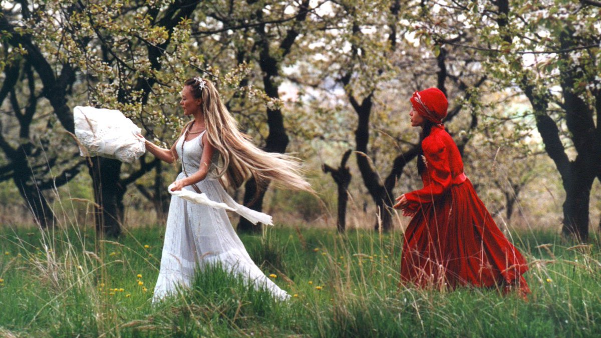 LandofLoreFilms's tweet image. Bursting with fairytale motifs from spring, summer, autumn, winter, and eighty years of human life; seven dramatic human life stories of love, desire, obsession and passion
#FolkloreSunday #film
Kytice, 2000
dir. F. A. Brabec