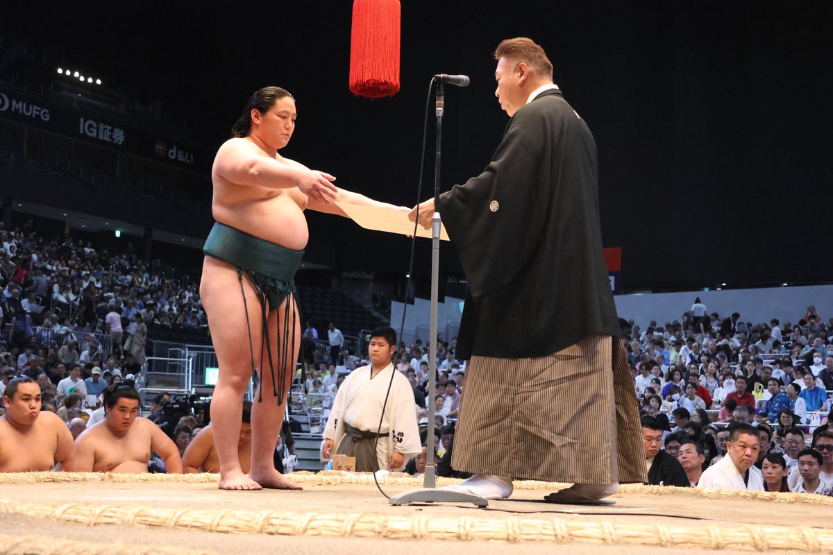 sumokyokai's tweet image. <千秋楽の様子>
各段優勝表彰式
十両優勝
三田 11勝4敗 二子山部屋
#sumo #相撲 #七月場所 #名古屋場所