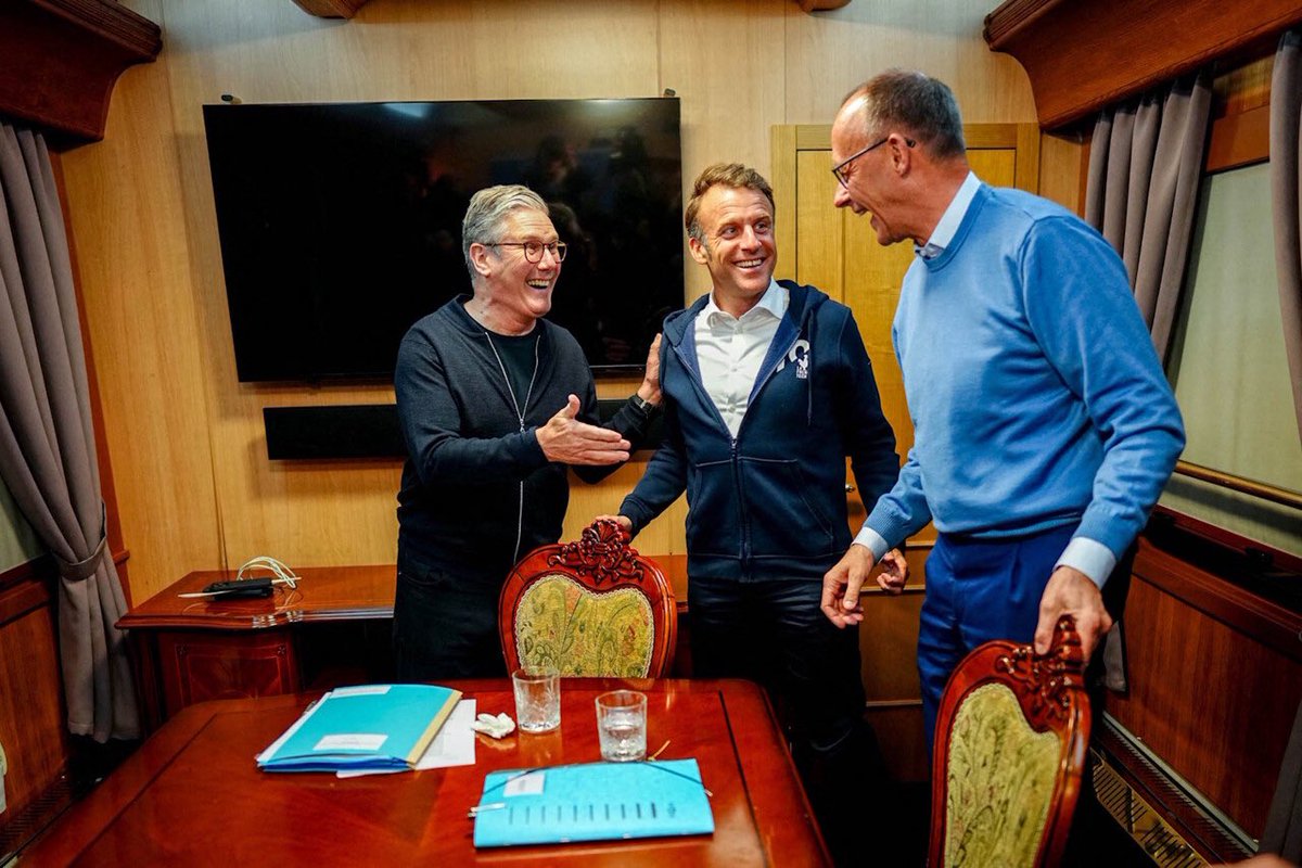 🔴 Le chef des services de renseignement du Kremlin accuse Londres de préparer une « provocation en mer Baltique » : la Grande-Bretagne risque de déclencher une troisième guerre mondiale nucléaire.

📍Moscou accuse la Grande-Bretagne de menacer la paix mondiale par des