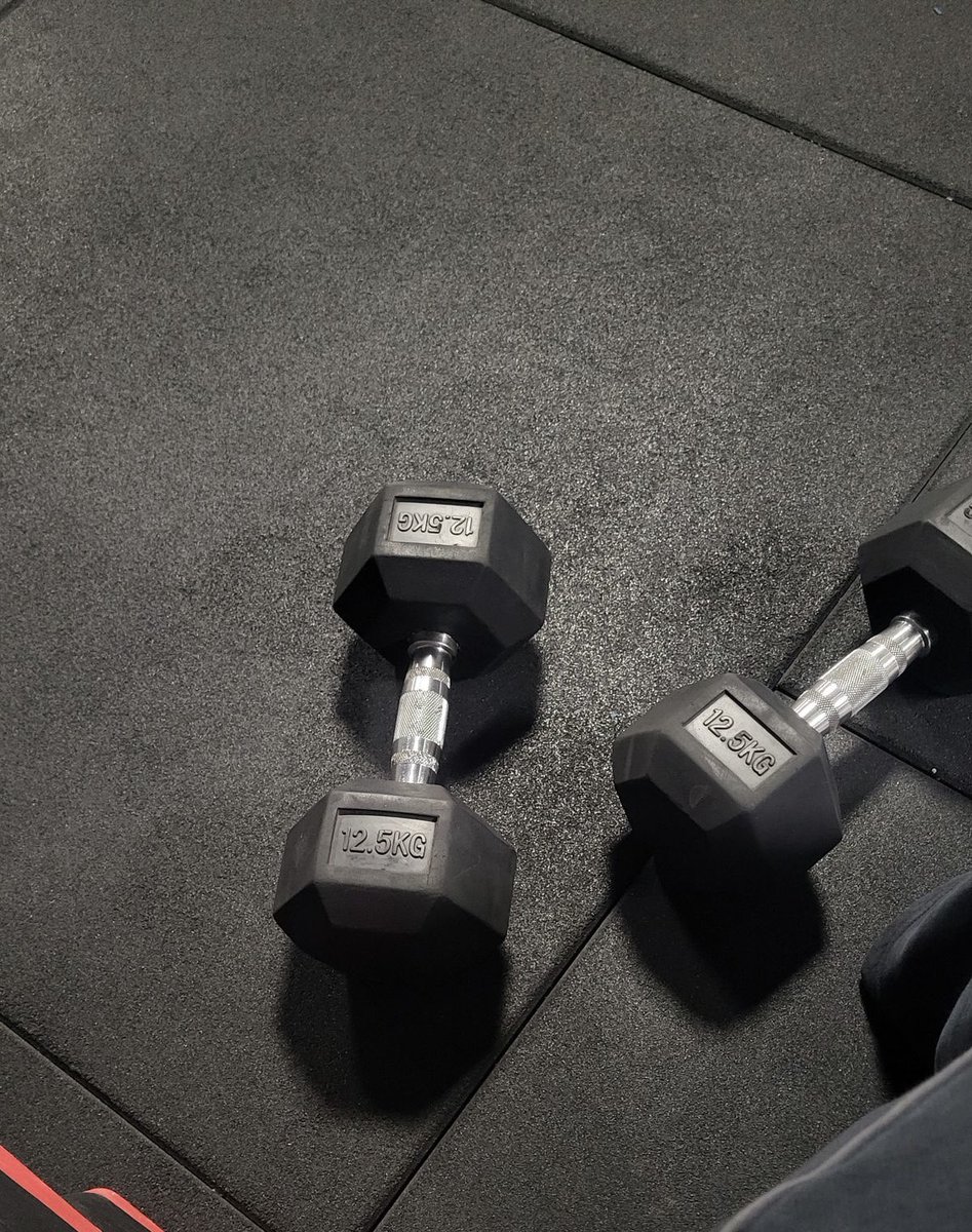 ZedDanno's tweet image. Hit the gym yesterday evening.
I didn’t feel like going, but I went anyway.
It’s on days like that, when motivation is low and resistance is high, that real progress is made.
Show up, especially when it’s hardest.
That’s what sets you apart over time.
Happy Sunday y’all