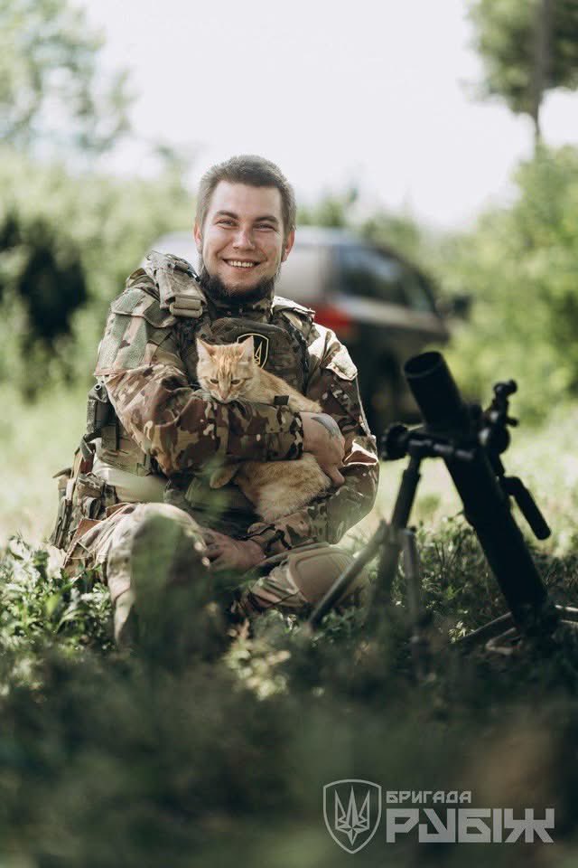 Don't forget to smile in any situation and always #StandWithUkraine!

📷: Rubizh Brigade