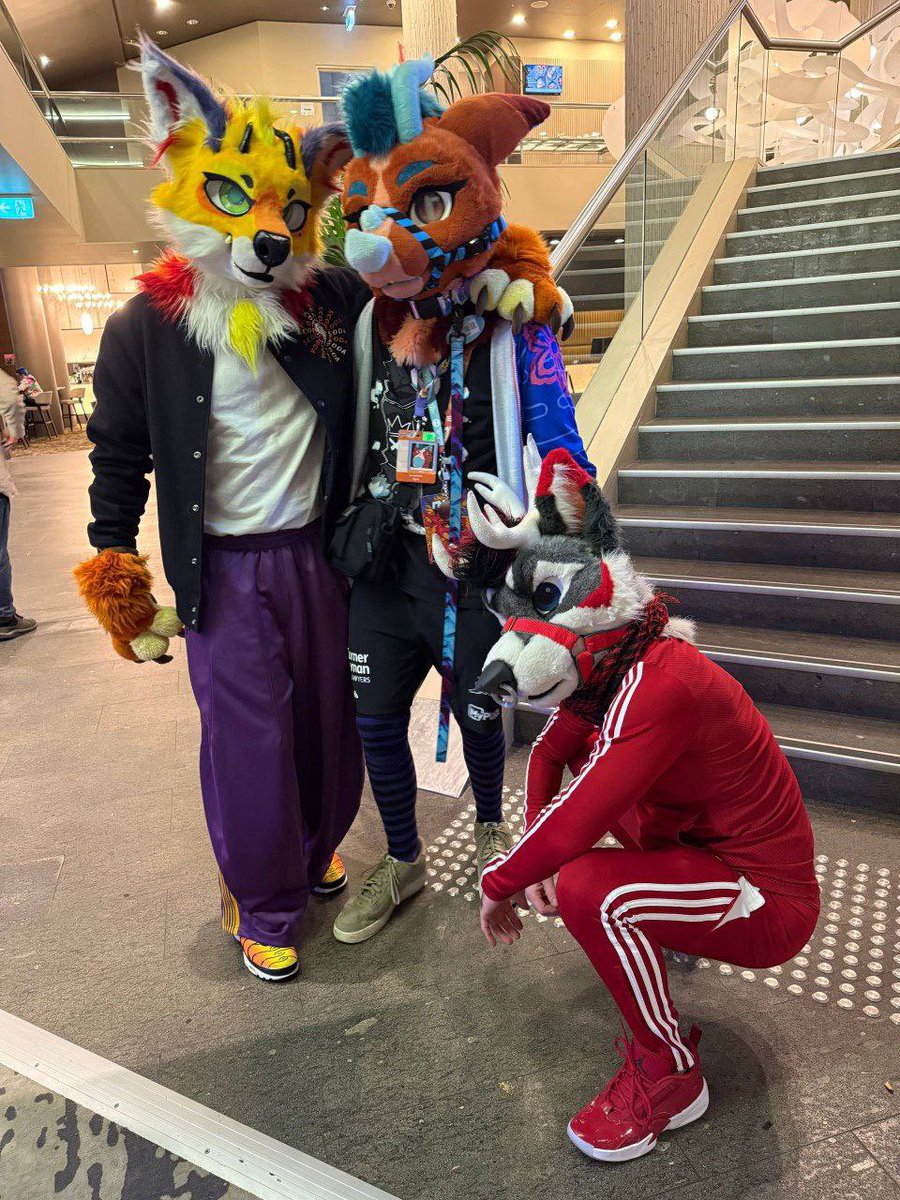 Pimped up puppies #Aurawra25 

🐶: <a href="/Briggswam/">Briggs 🧡</a> 
🦌: <a href="/Kosasky/">Kosa</a>