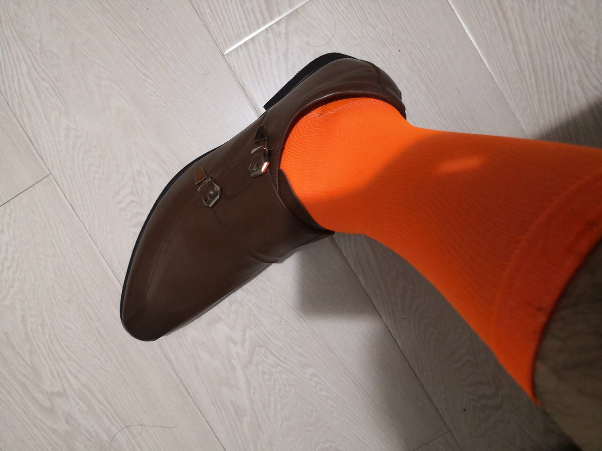 买了新鞋，配哪双袜子上班呢，灰色锦纶，白色锦纶，丝袜，橙色棉袜