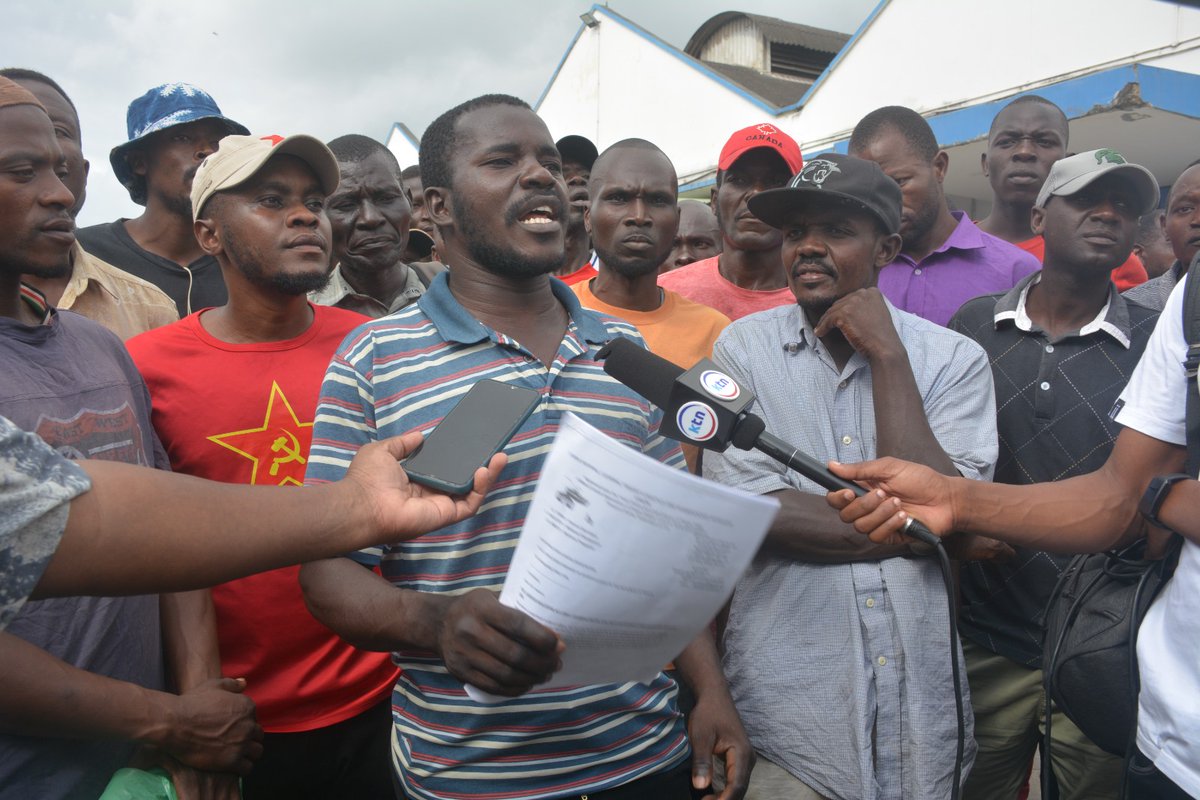 MwaivuKaluka's tweet photo. We demand the release of the 3 warehouses workers that are being held at Mombasa Central Police station.
#FREETHESHIMANZITHREE #FREEBARAZA #FREEOWINO #FREEOBWONYO
@labourministry @DrAlfredMutua @COTU_K @Kscwwu @NPSofficial_KE @AtwoliEBs @CommunistsKe https://t.co/lGEgwk8Ymj