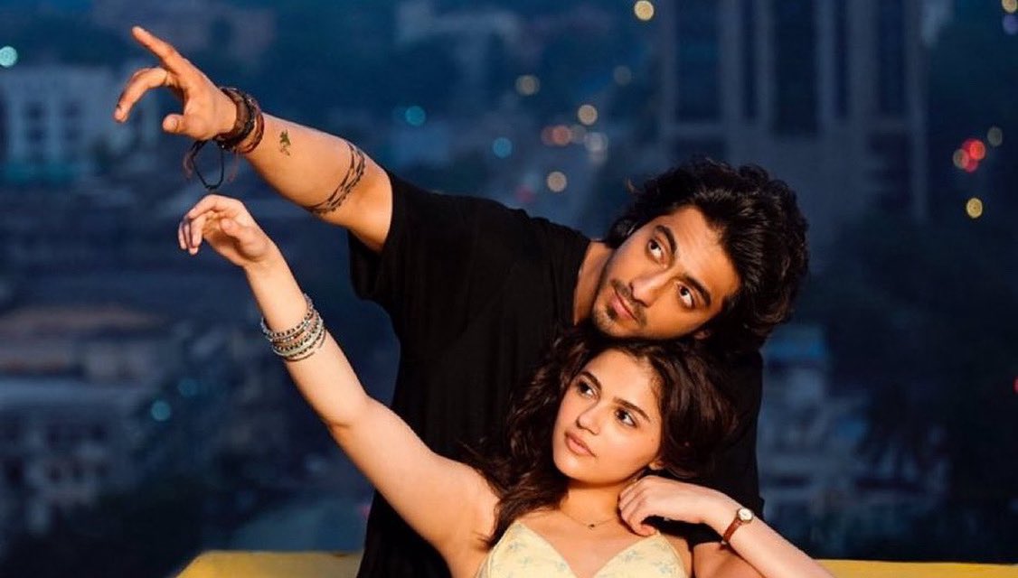 Bolly_BoxOffice's tweet image. #Saiyaara is on track to become a HISTORIC BLOCKBUSTER 🔥🔥🔥
NORTH – SOUTH – EAST – WEST — HOUSEFUL shows and roaring crowds everywhere!
This isn’t just a film anymore — it’s a BOX OFFICE PHENOMENON. 🫡