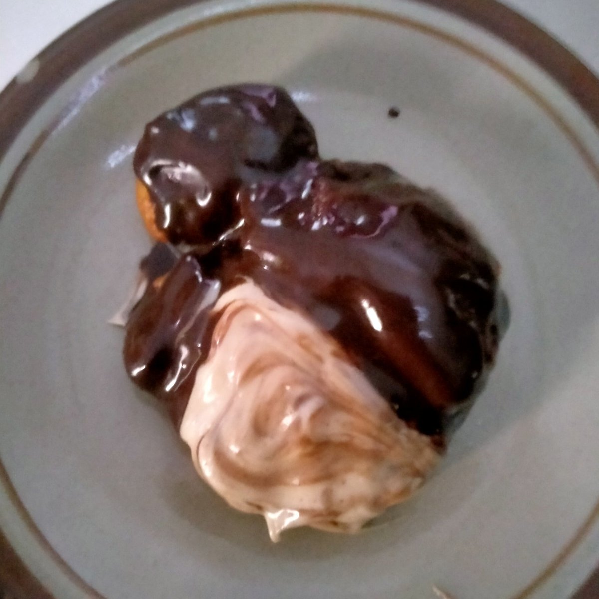 DEXTER_ZEXTER's tweet image. Mom was making donuts and i wanted to contribute with 'Zellig in my veins
#Ongezellig #Maya #Donut