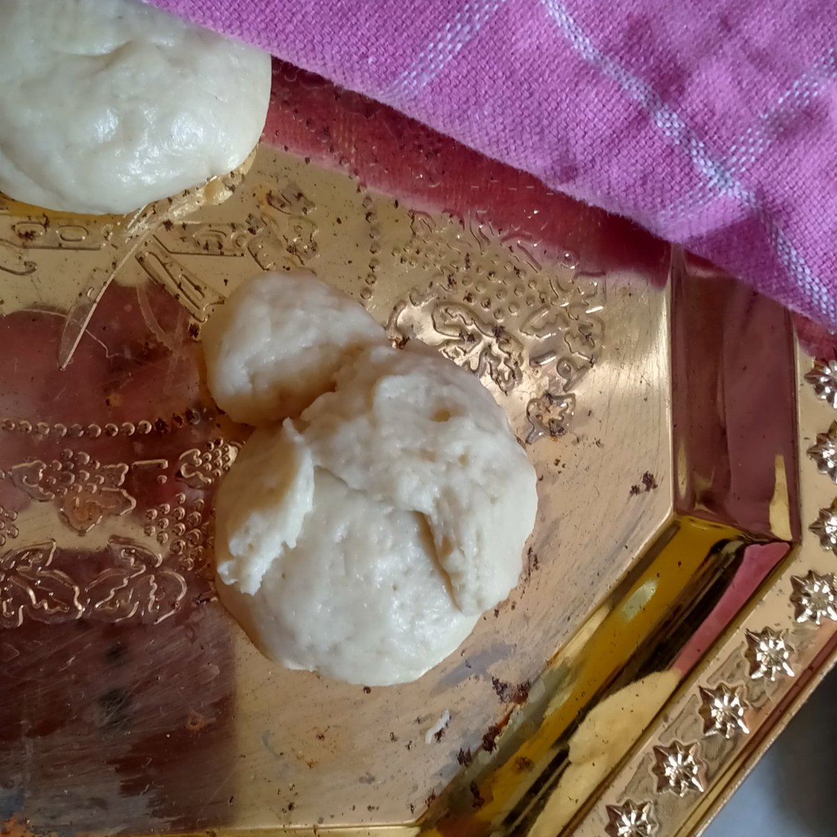 DEXTER_ZEXTER's tweet image. Mom was making donuts and i wanted to contribute with 'Zellig in my veins
#Ongezellig #Maya #Donut