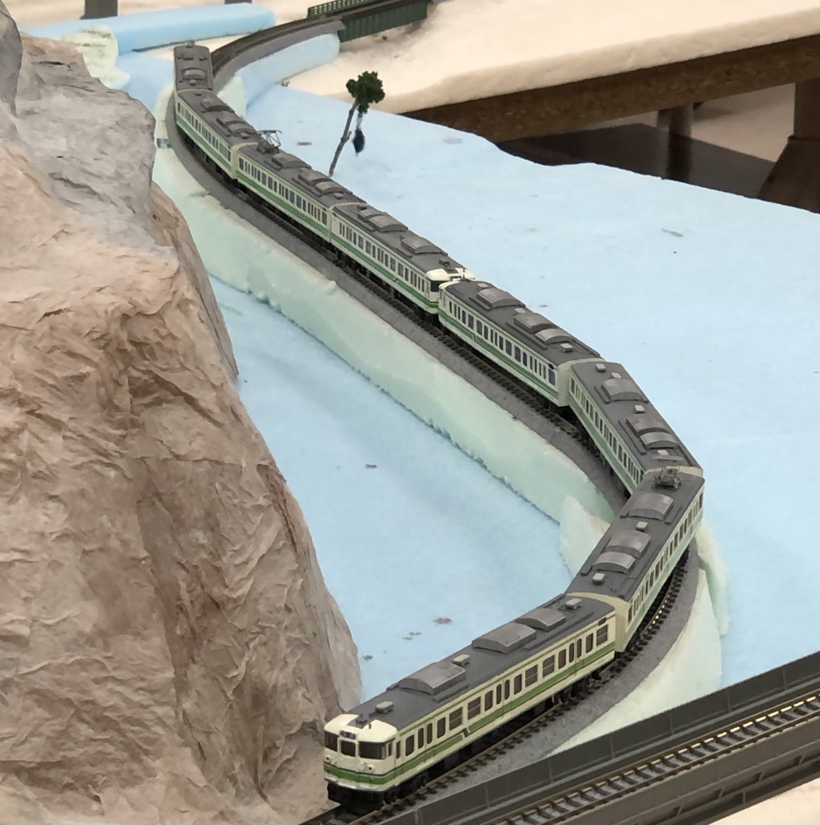 115SeriesN's tweet image. 手前のLが手が届かないところで故障したのでプッシュで救援