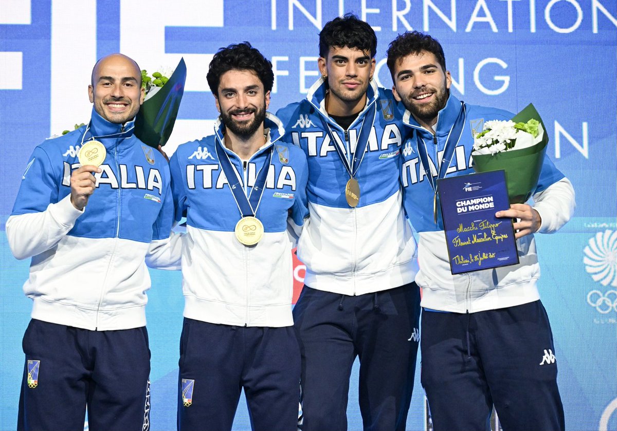 ItaliaTeam_it's tweet image. I FANTASTICI 4 ✨
Argento a #Paris2024, oro agli Europei di Genova e adesso anche ai Mondiali di Tbilisi! 😍
Quando il quartetto del fioretto maschile scende in pedana, non ce n’è per nessuno!
Il trionfo di Guillaume Bianchi, Alessio Foconi, Filippo Macchi e Tommaso Marini dà…