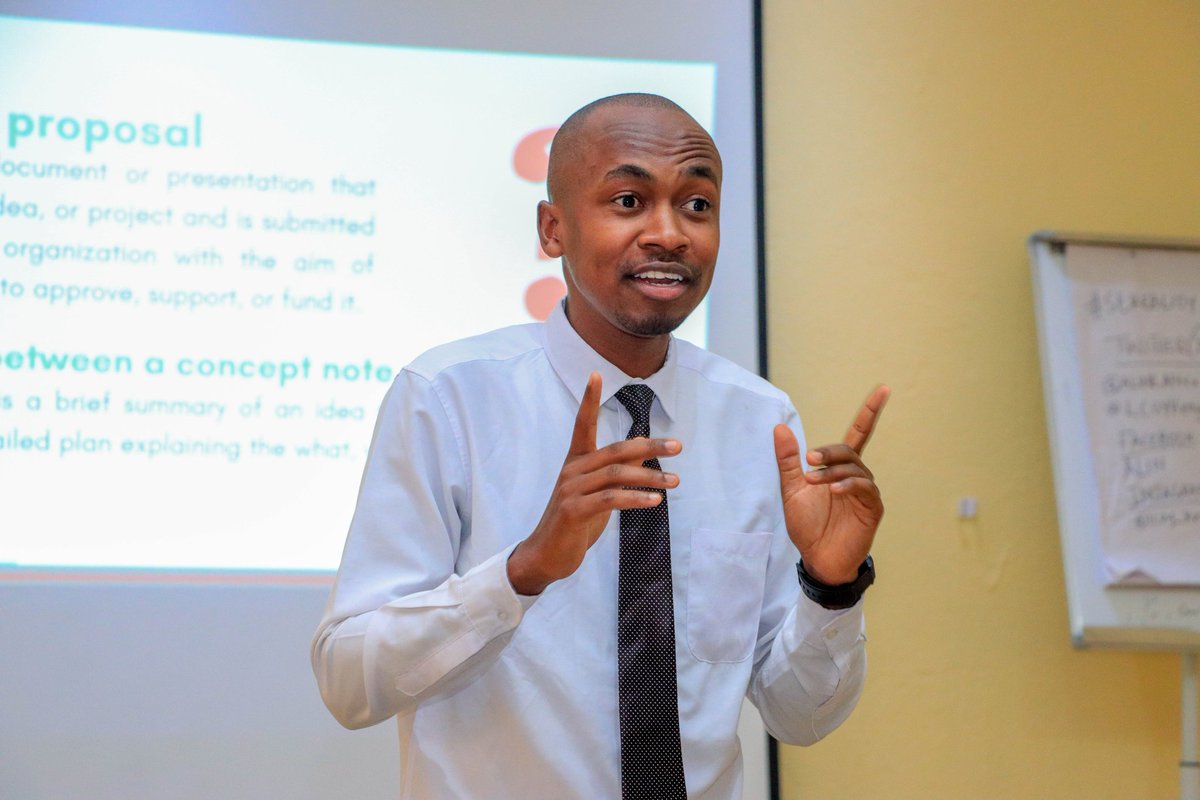 MuemActionPost's tweet image. &quot;A budget is a crucial part of every project. It must be realistic and detailed,&quot; said @WaHarrisonB, ED of @MuemActionPost, at the #SEKEB Pre- @LCOYKenya2025 session on Developing Bankable Proposals.

Learn more at the Resource-Smart Changemakers Workshop: shorturl.at/i33OF